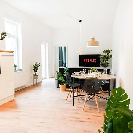50Qm Apartment In Krefeld Zentral Gelegen Mit Hohen Decken - Beuys Apartments - Krefeld Buitenkant foto