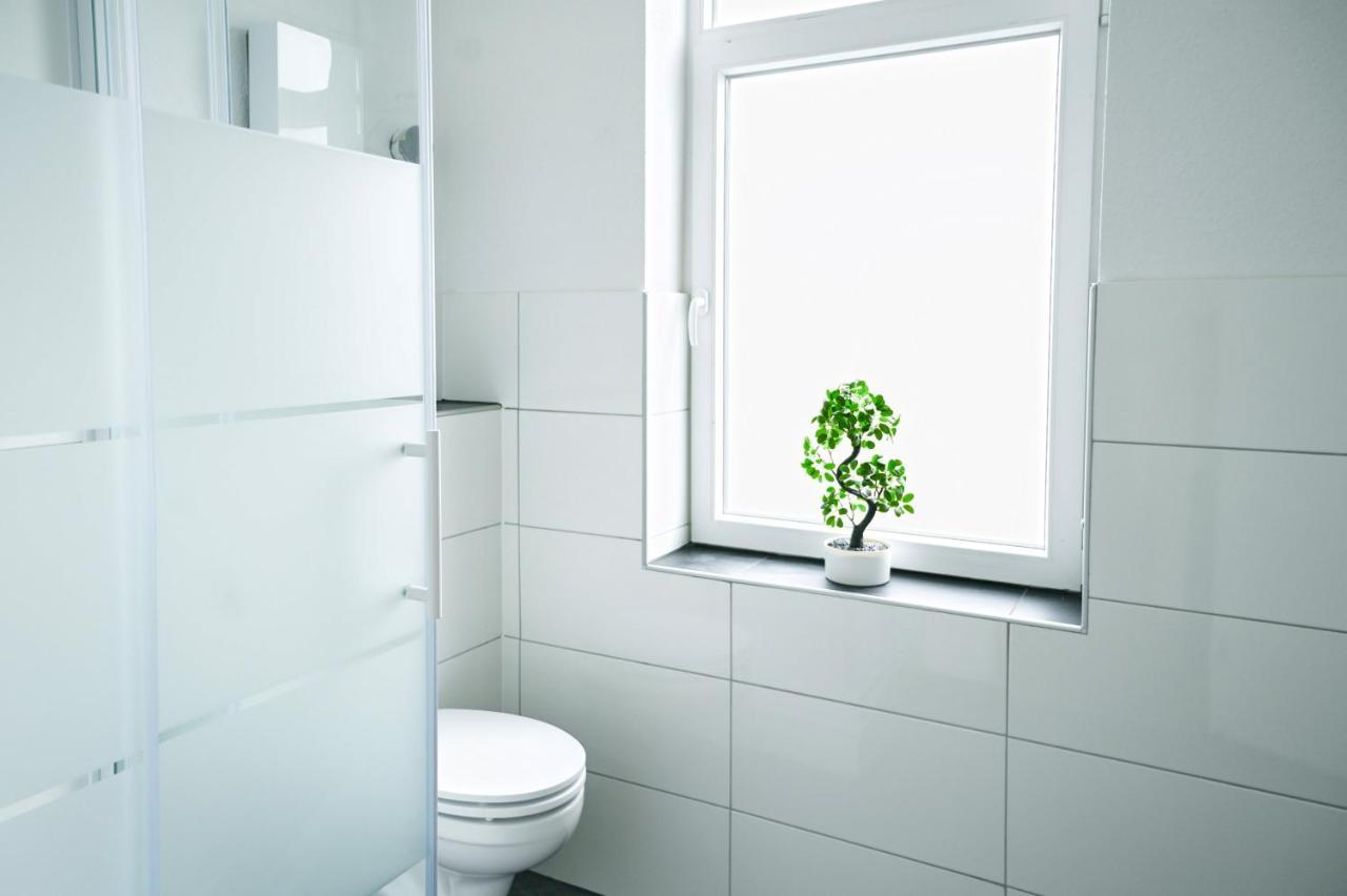 50Qm Apartment In Krefeld Zentral Gelegen Mit Hohen Decken - Beuys Apartments - Krefeld Buitenkant foto